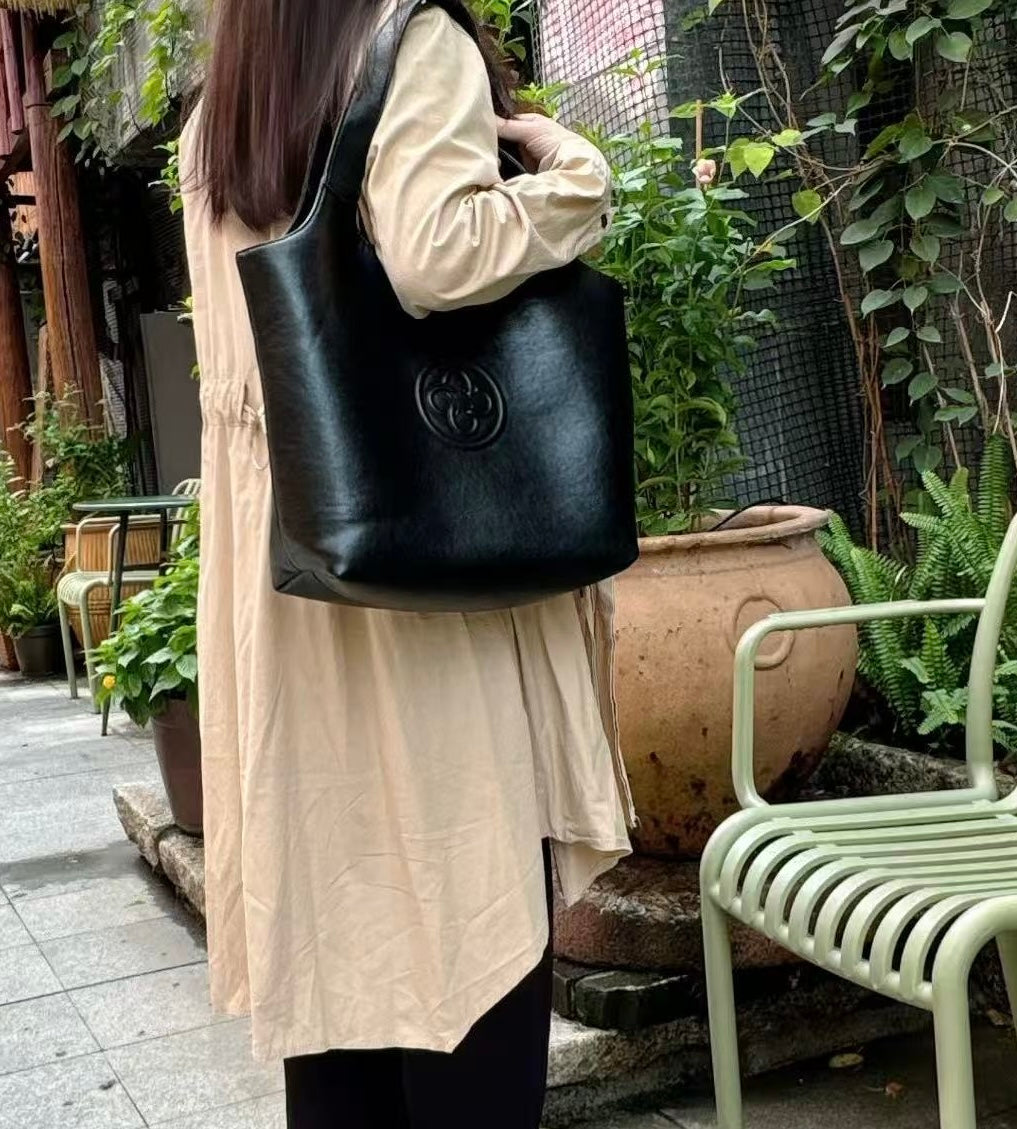 QARELA Italian Leather Tote Bag for Women, Designer Underarm Shoulder Bag – Premium Small Minimalist Handbag for Work & Daily Commute
