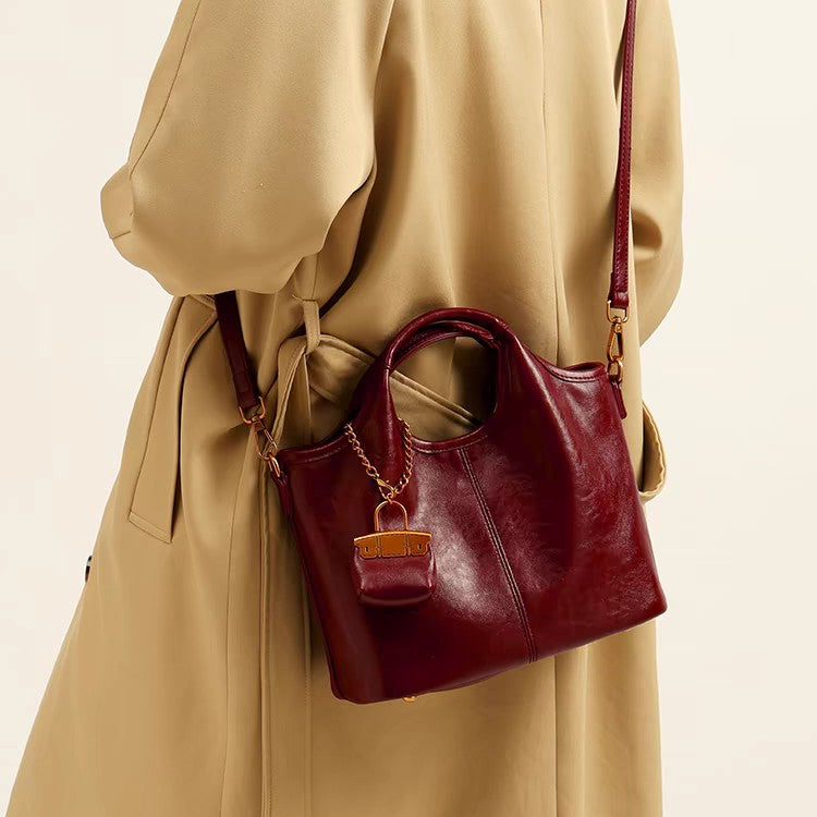 QARELA Red Glossy Leather Tote Bag – Elegant Large-Capacity Shoulder & Handbag for Work or Occasions Radiate confidence and charm with this bold red tote — a statement of modern elegance for workdays or special events.