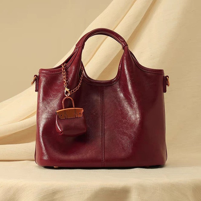 QARELA Red Glossy Leather Tote Bag – Elegant Large-Capacity Shoulder & Handbag for Work or Occasions Radiate confidence and charm with this bold red tote — a statement of modern elegance for workdays or special events.